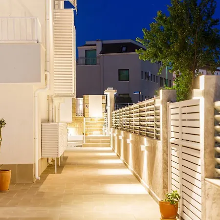 Ji Hotel 3*