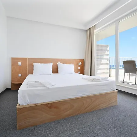 Ji Hotell 3*