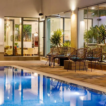 Ji Hotell 3*