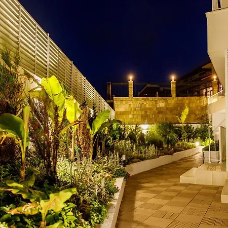 Ji Hotel 3*