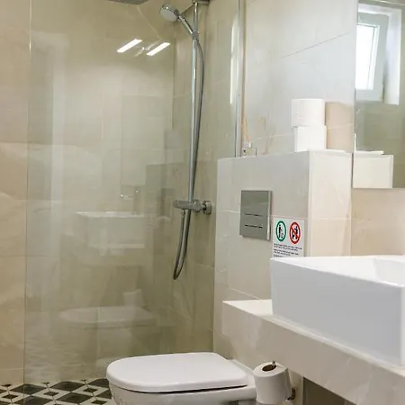 Ji Hotel 3*